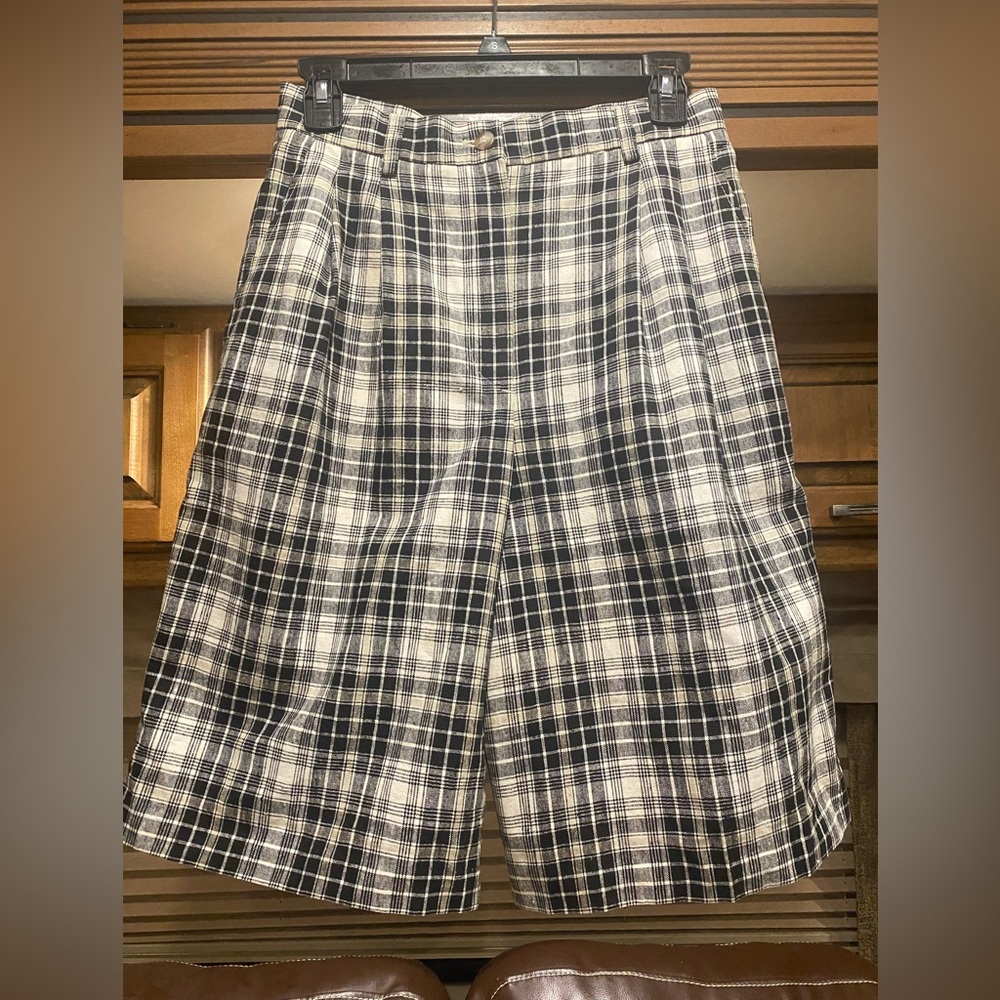 Charter Club Vintage Y2K Black White Plaid High Rise Pleated Shorts Size 6 MWT - Picture 2 of 7